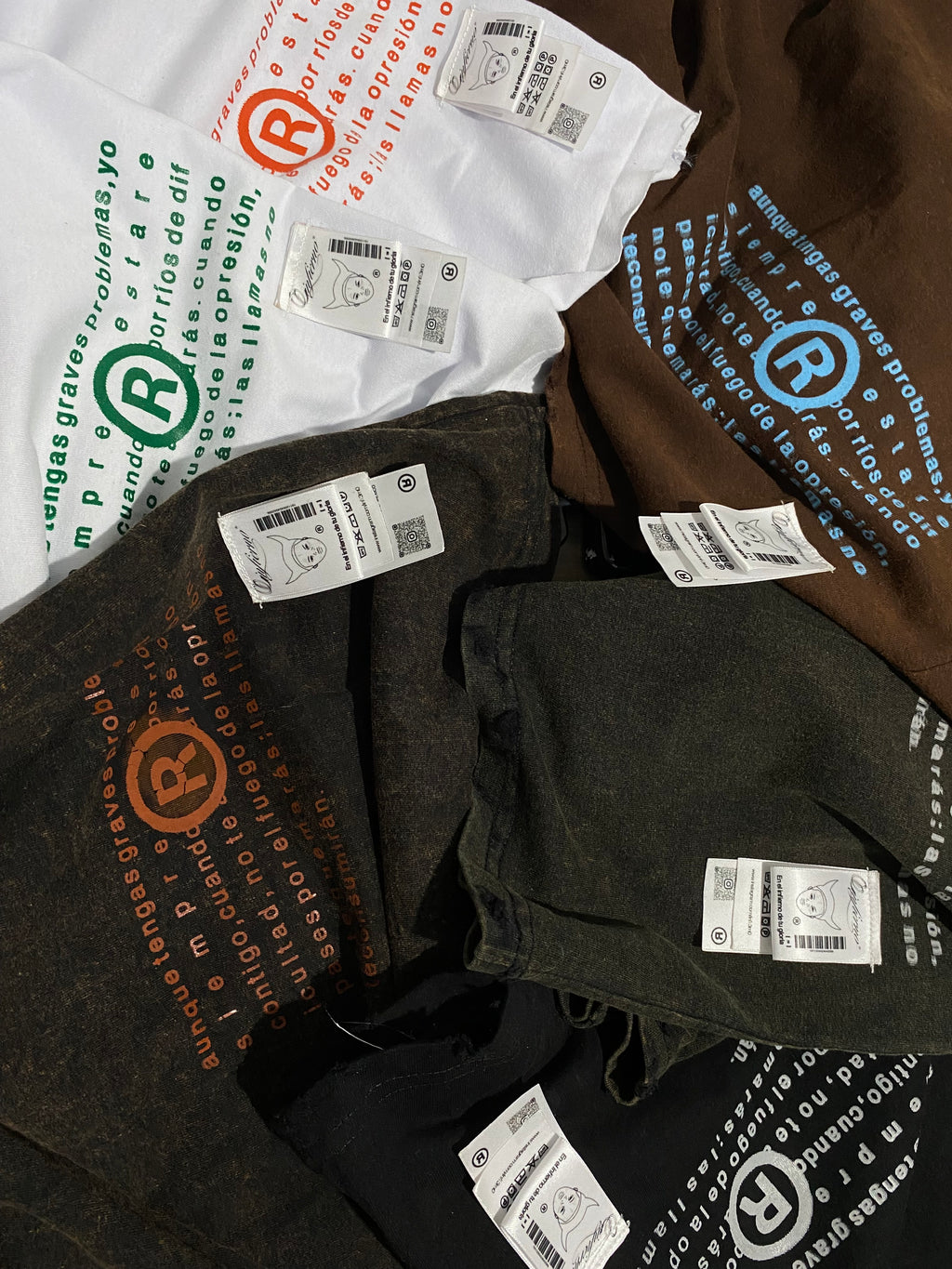 tee “homenaje” [infiernō]