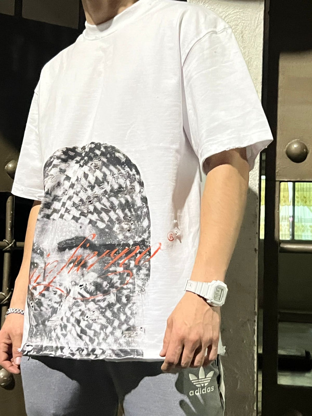 tee “homenaje” [infiernō]